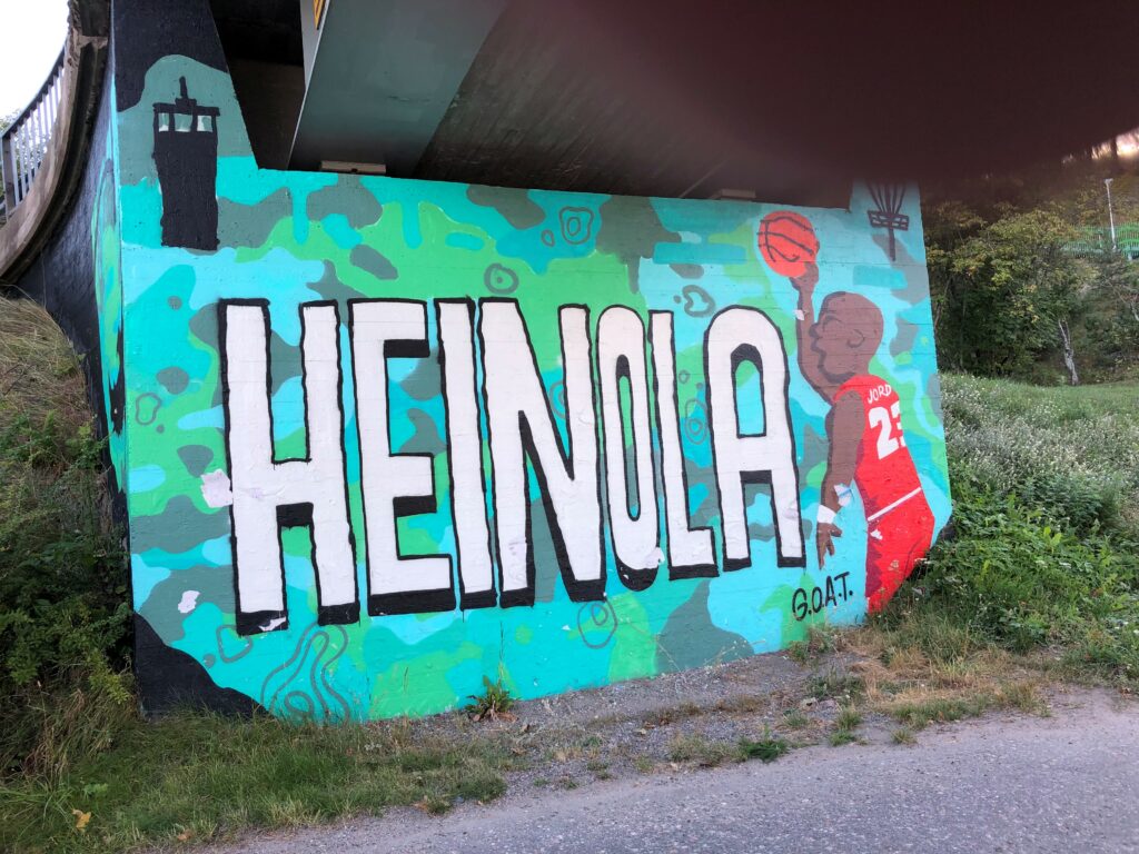 Graffiti, jossa lukee Heinola